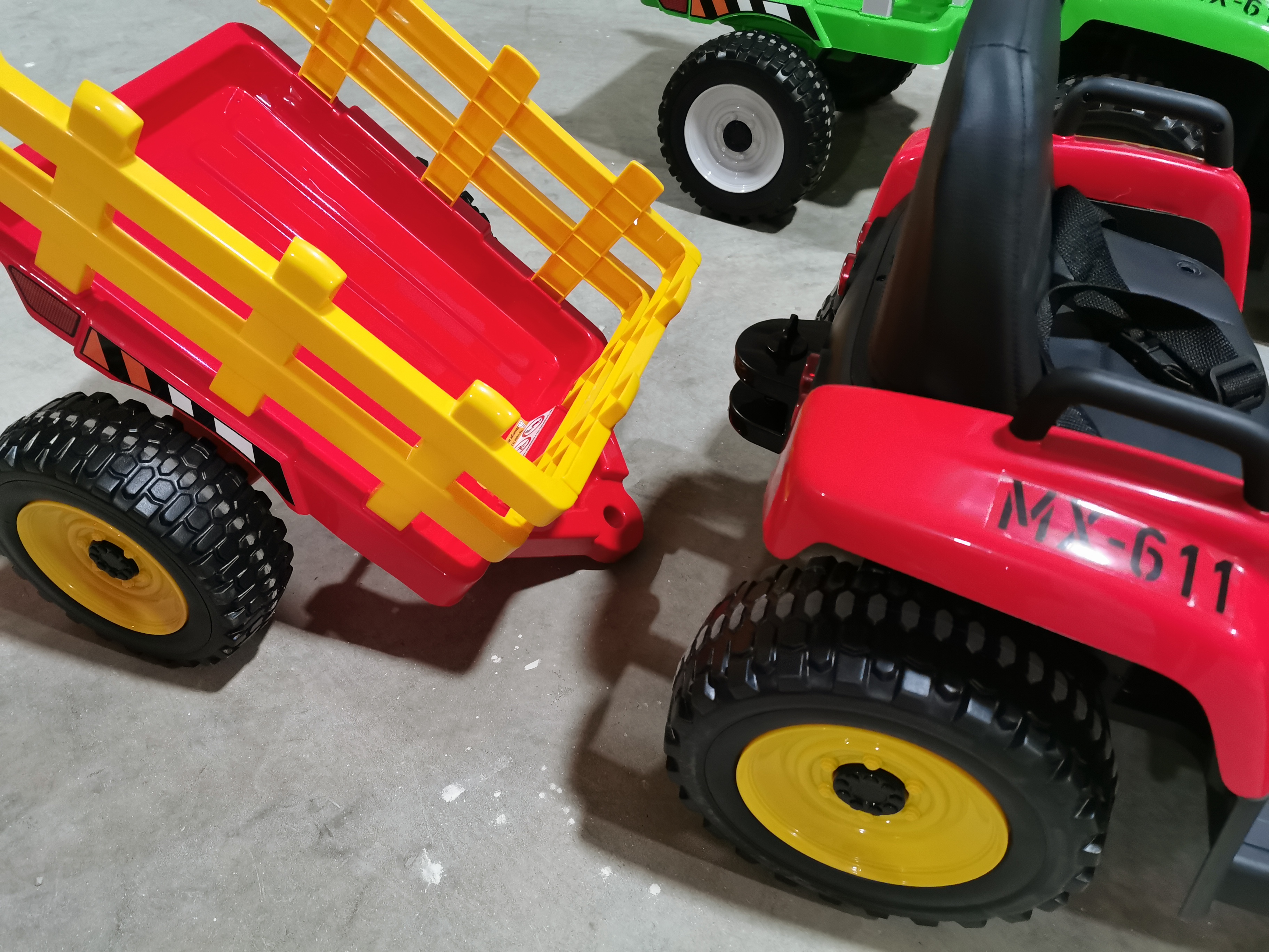 Elektrický traktor s vlečkou, diaľkové ovládanie, MP3, USB, Eva kolesá