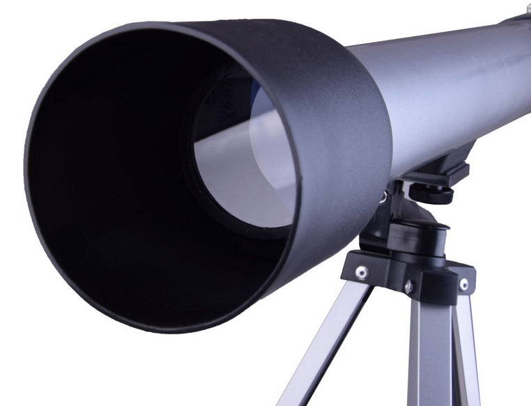 Teleskop na statíve
