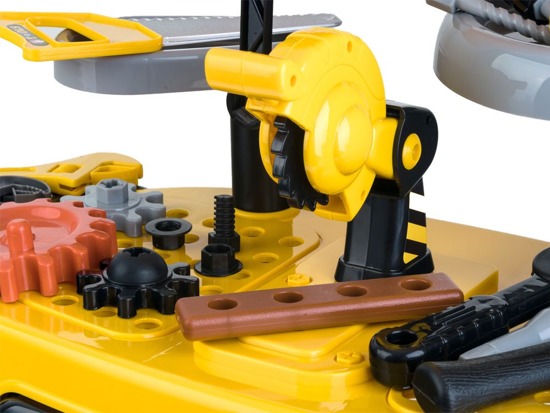 Stolík s náradím pre chlapcov 