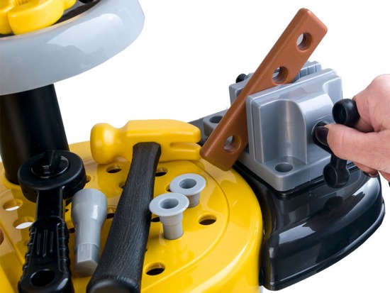 Stolík s náradím pre chlapcov 