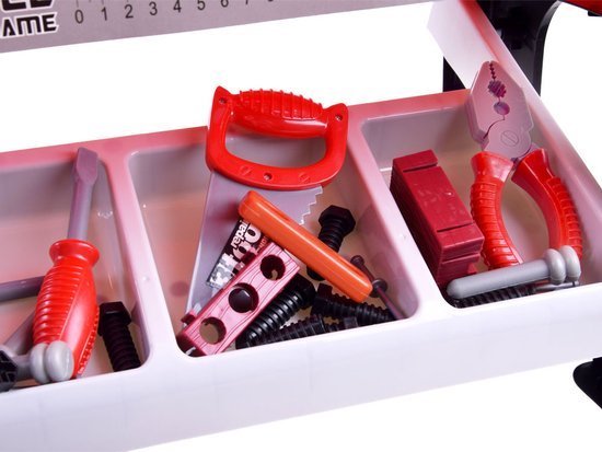 Stolík s náradím pre chlapcov